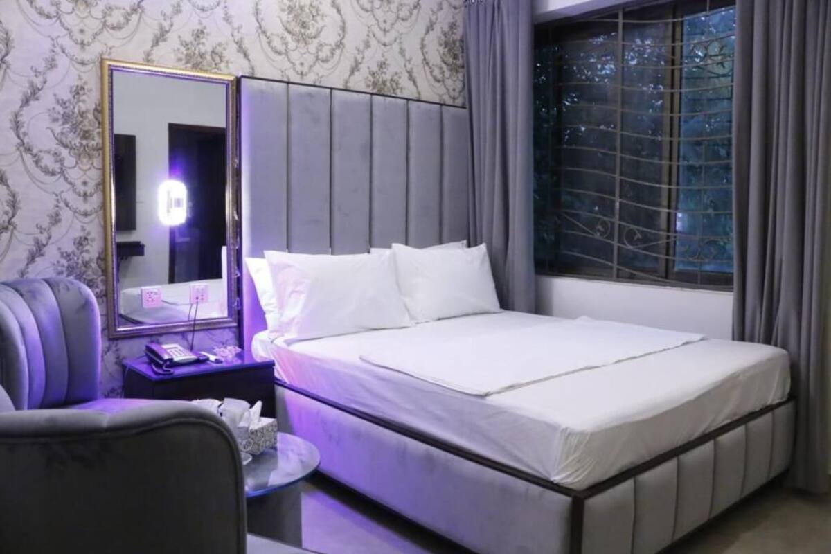 deluxe double room | soundproofing, iron/ironing board, free wifi, bed sheets