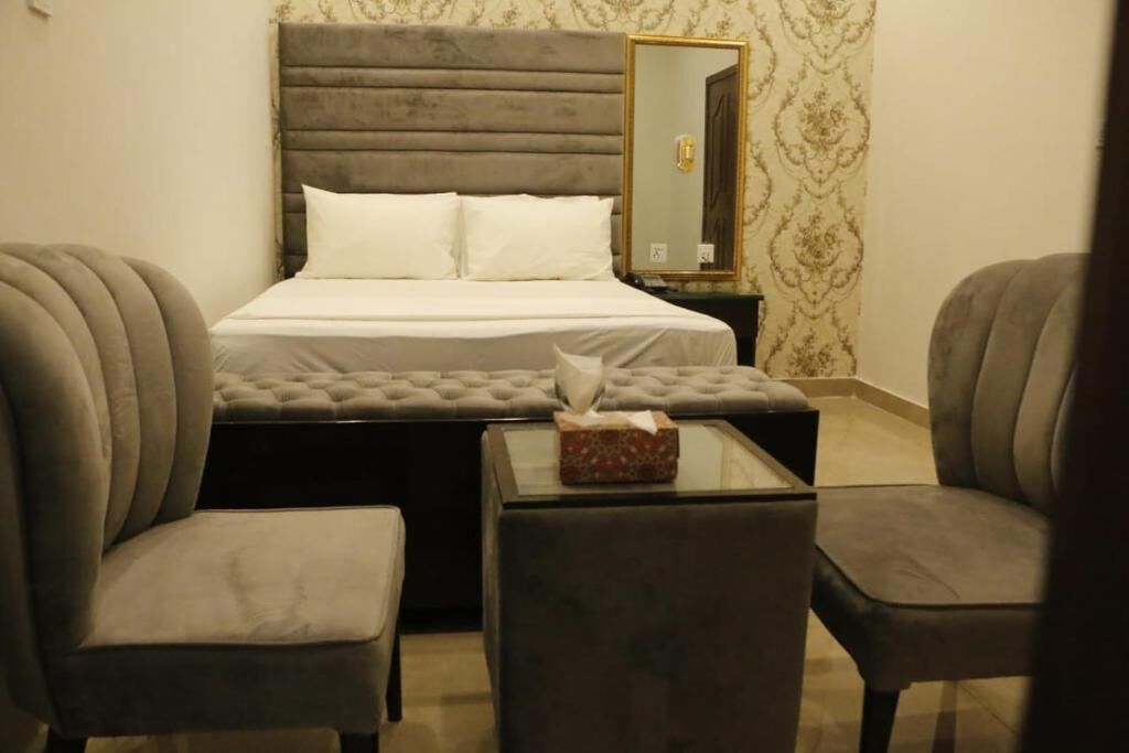 deluxe double room | soundproofing, iron/ironing board, free wifi, bed sheets