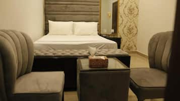 Deluxe Double Room | Kalis bunyi, seterika/papan seterika, Wi-fi percuma, cadar katil