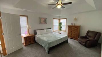 5 bedrooms, desk, free WiFi, bed sheets