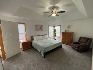 5 quartos, escrivaninha, Wi-Fi de cortesia, roupa de cama