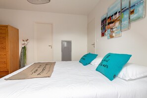 2 bedrooms, iron/ironing board, free WiFi