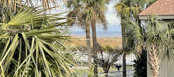 Oceanside, steps to the Beach, pets considered, cards avail, Beach Club Complex