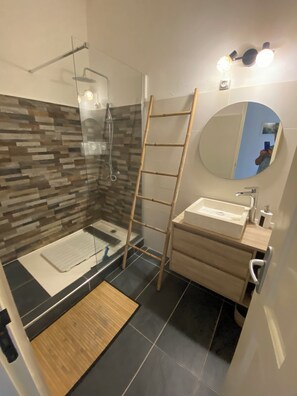 Dusj og hårføner