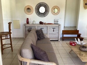 Living area - Villa rouge les p'tits noirmoutrins saint François  (Saint-François)