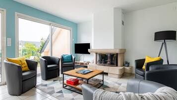 Télévision, cheminée