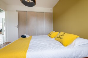 4 Schlafzimmer, BĂŒgeleisen/BĂŒgelbrett, kostenloses WLAN