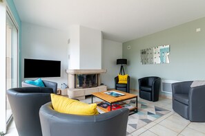 Fernseher, Kamin