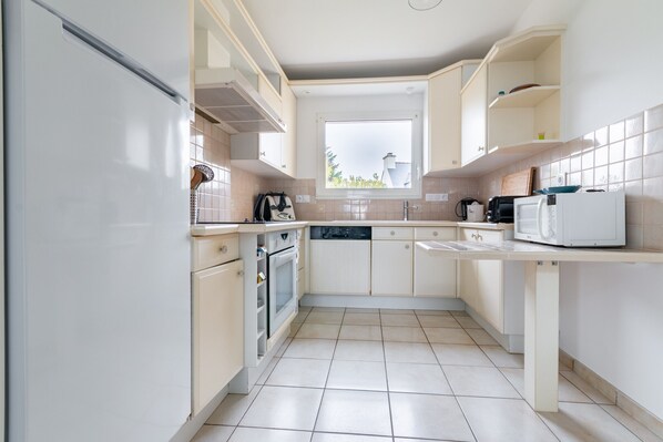 Fridge, microwave, oven, dishwasher