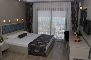 Standard Double Room | Premium bedding, minibar, in-room safe, desk