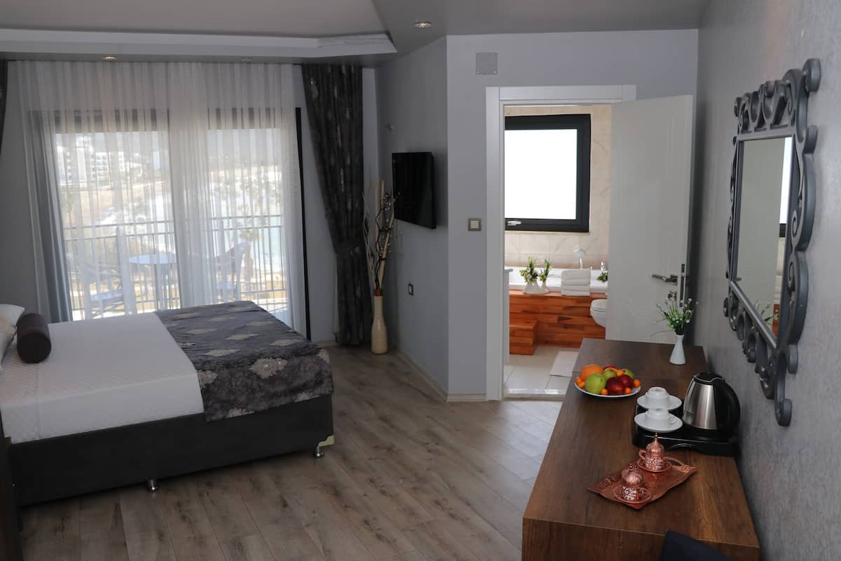 Suite estudio estándar | 3 habitaciones, ropa de cama de alta calidad y minibar