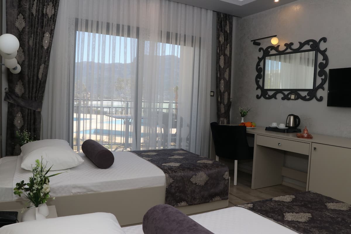 Habitación estándar con 2 camas individuales | 3 habitaciones, ropa de cama de alta calidad y minibar