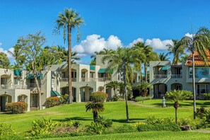 A resort with multiple buildings, palm trees, and well-maintained lawns. - Spacious Wailea Maui Condo with Pool & Tropical Garden Setting (Wailea)