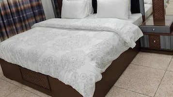 Deluxe Double Room | Iron/ironing board, free WiFi