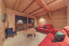 TV - Chalet "La Rocca" with Mountain View, Whirlpool & Wi-Fi (La Chapelle-d'Abondance)
