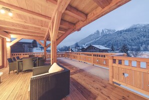 Outdoor dining - Chalet "La Rocca" with Mountain View, Whirlpool & Wi-Fi (La Chapelle-d'Abondance)