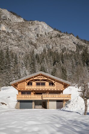 Exterior - Chalet "La Rocca" with Mountain View, Whirlpool & Wi-Fi (La Chapelle-d'Abondance)