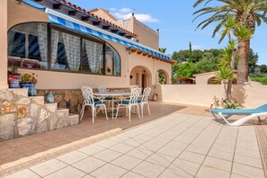 تناول الطعام بالخارج