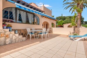 تناول الطعام بالخارج