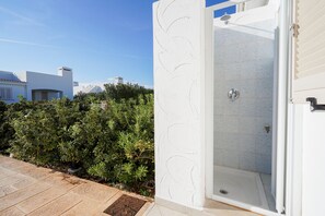 Exterior detail - Holiday Home "Villa Terry" with Sea View, Garden & Wi-Fi (Ostuni)