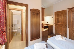 Bügeleisen/Bügelbrett, kostenloses WLAN, Bettwäsche