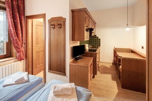 Iron/ironing board, free WiFi, bed sheets - Holiday Apartment "Casa San Marco n 3" with Mountain View, Shared Garden & Wi-Fi (Livigno)