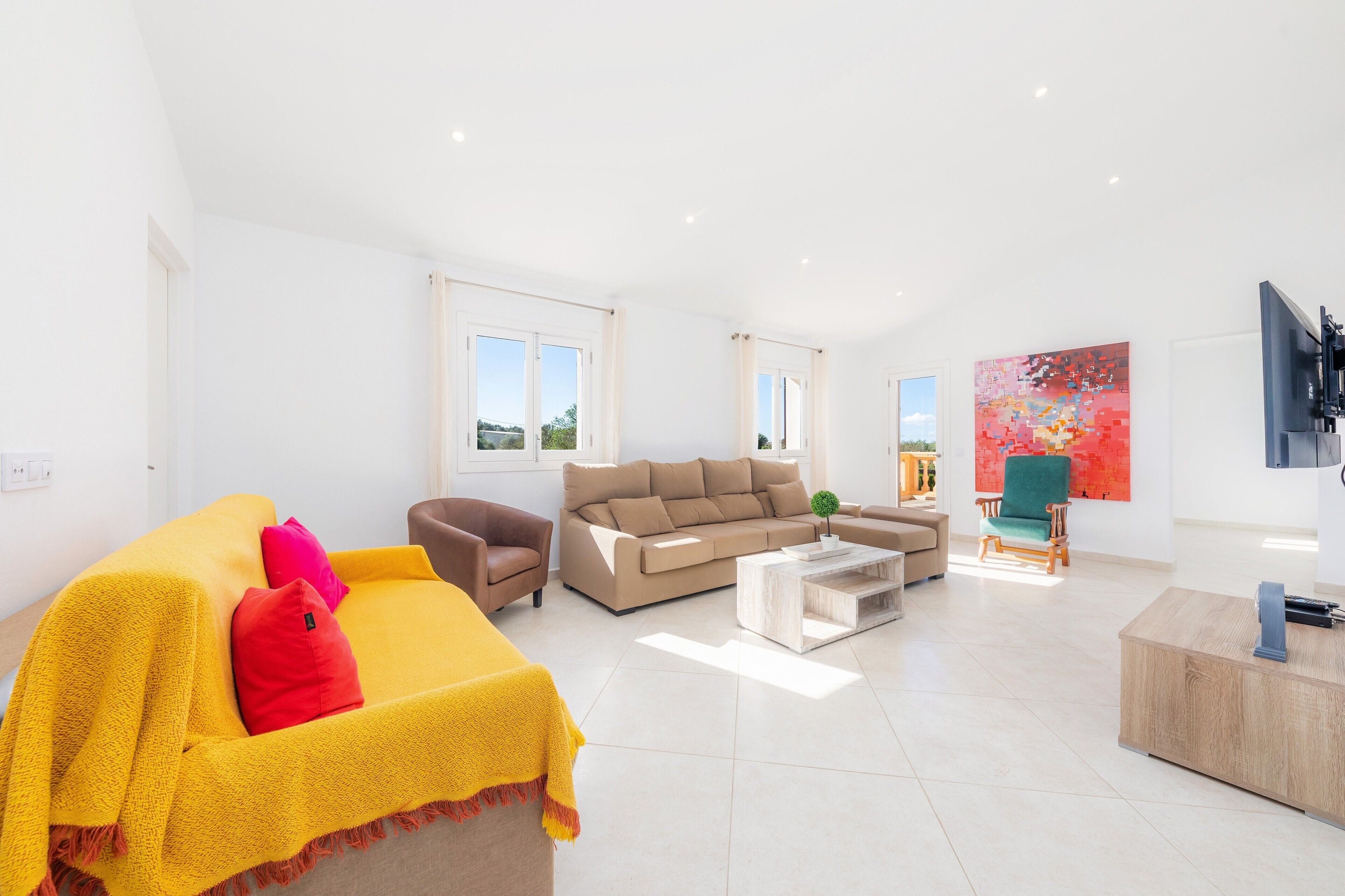 Een televisie en een tafeltennistafel