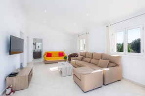 Télévision, table de tennis de table