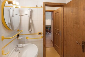 Ducha, secador de pelo, toallas