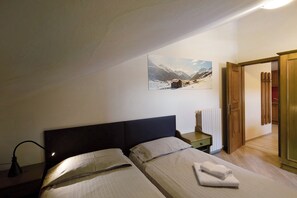 1 bedroom, free WiFi, bed sheets - Holiday Apartment "Casa Marcos n 34" with Mountain View, Balcony & Wi-Fi (Livigno)