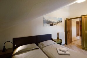 1 bedroom, free WiFi, bed sheets - Holiday Apartment "Casa Marcos n 34" with Mountain View, Balcony & Wi-Fi (Livigno)