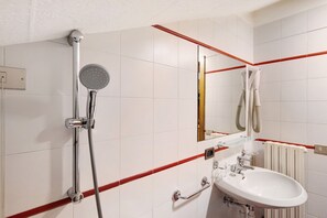 Bathtub, hair dryer, towels