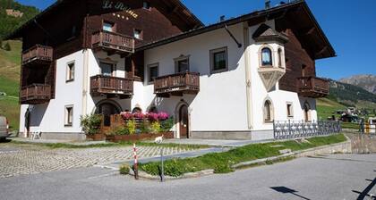 Holiday Apartment "Casa Li Roina n 44" with Mountain View, Shared Garden & Wi-Fi