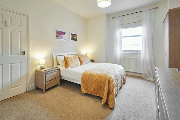 2 bedrooms, desk, iron/ironing board, free WiFi