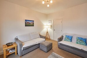 Una televisión, una oficina