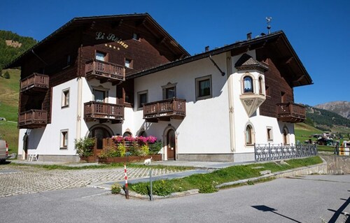 Holiday Apartment "Casa Li Roina n 49" with Mountain View, Shared Garden & Wi-Fi