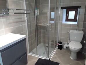 Dusche, Haartrockner, Seife, Shampoo