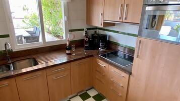 Coffee/tea maker, fridge, microwave, oven
