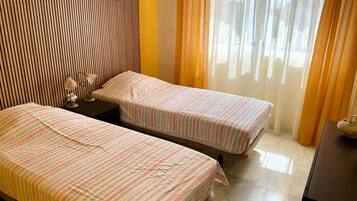 2 bedrooms, WiFi (free), bed sheets