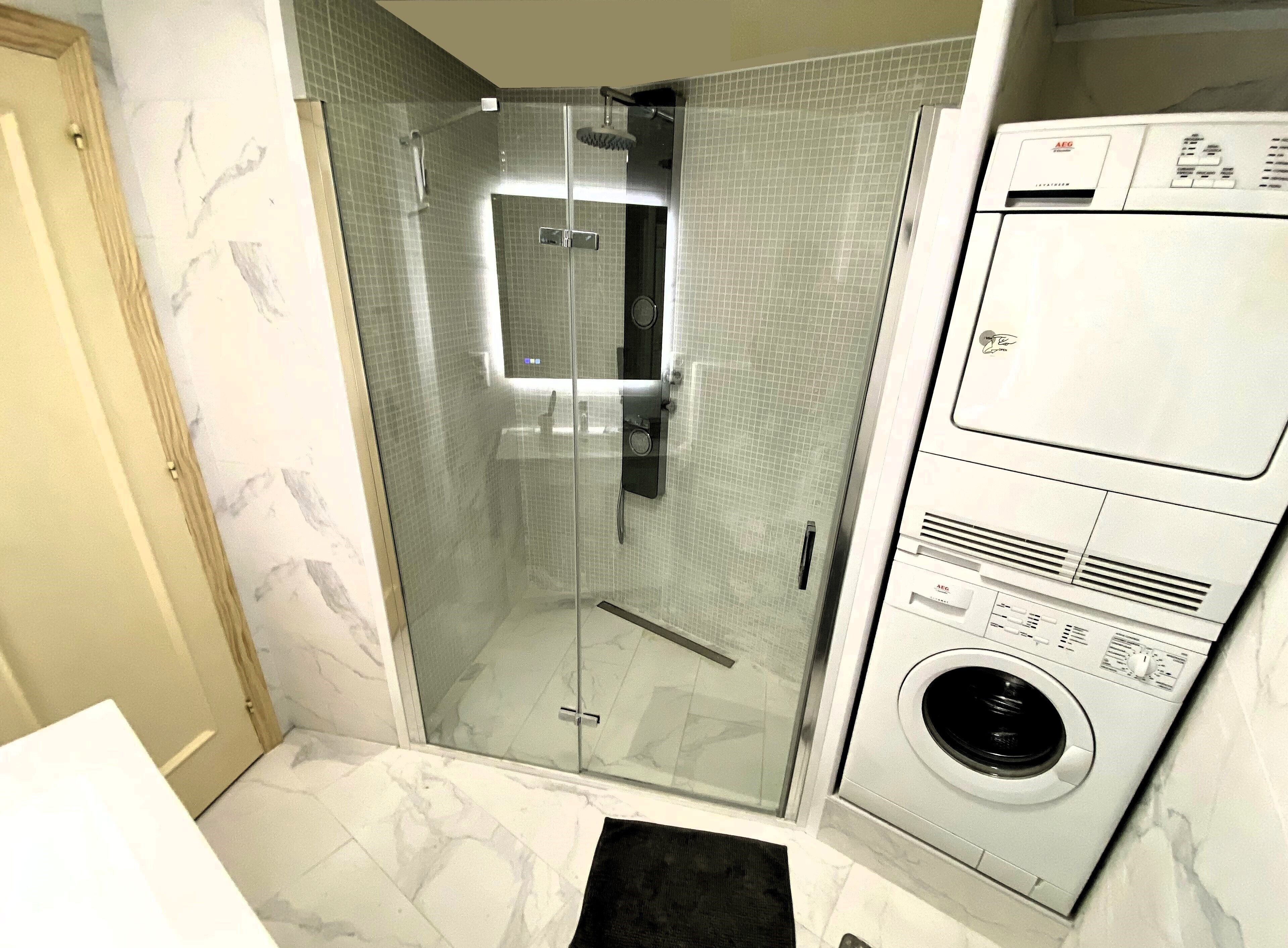 Shower, hair dryer, towels