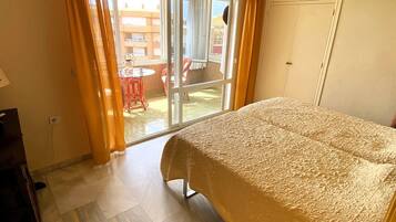 2 bedrooms, WiFi (free), bed sheets