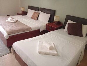 8 habitaciones, escritorio, tabla de planchar con plancha y wifi gratis 