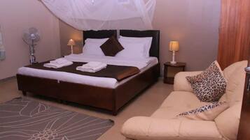 8 Schlafzimmer, Schreibtisch, Bügeleisen/Bügelbrett, kostenloses WLAN