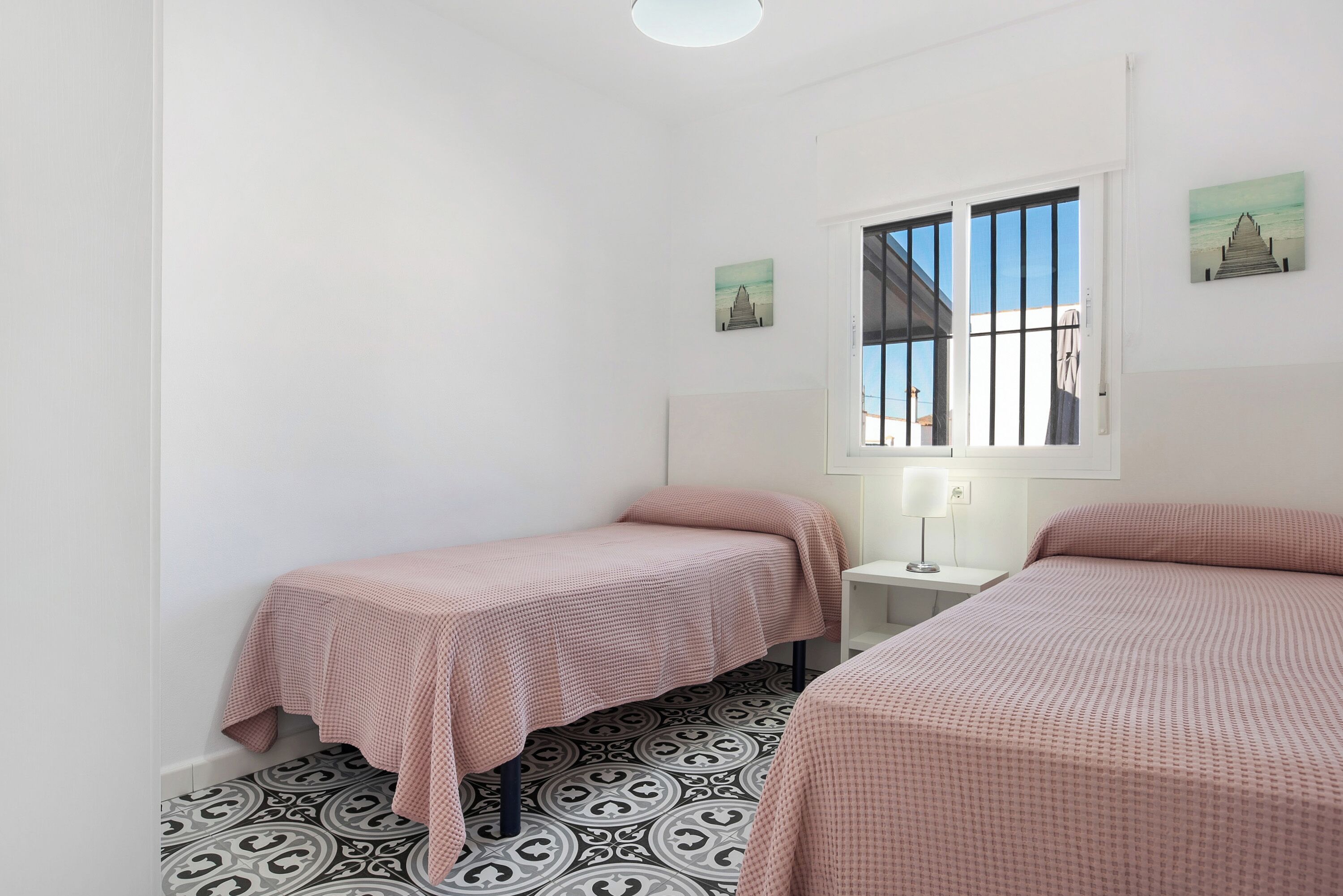 2 dormitorios, tabla de planchar con plancha, wifi gratis y ropa de cama