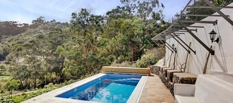 Holiday Home "La Bodega de Julián" with Mountain Views, Private Pool and Wi-Fi