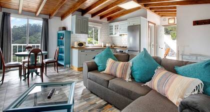 Holiday Home "La Bodega de Julián" with Mountain Views, Private Pool and Wi-Fi