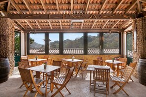 Dining - Holiday Home "La Bodega de Julián" with Mountain Views, Private Pool and Wi-Fi (Tegueste)