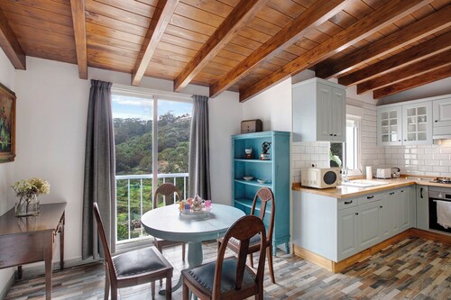 Holiday Home "La Bodega de Julián" with Mountain Views, Private Pool and Wi-Fi