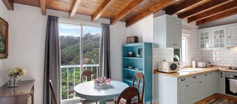 Holiday Home "La Bodega de Julián" with Mountain Views, Private Pool and Wi-Fi