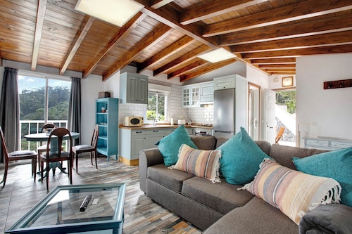 Holiday Home "La Bodega de Julián" with Mountain Views, Private Pool and Wi-Fi